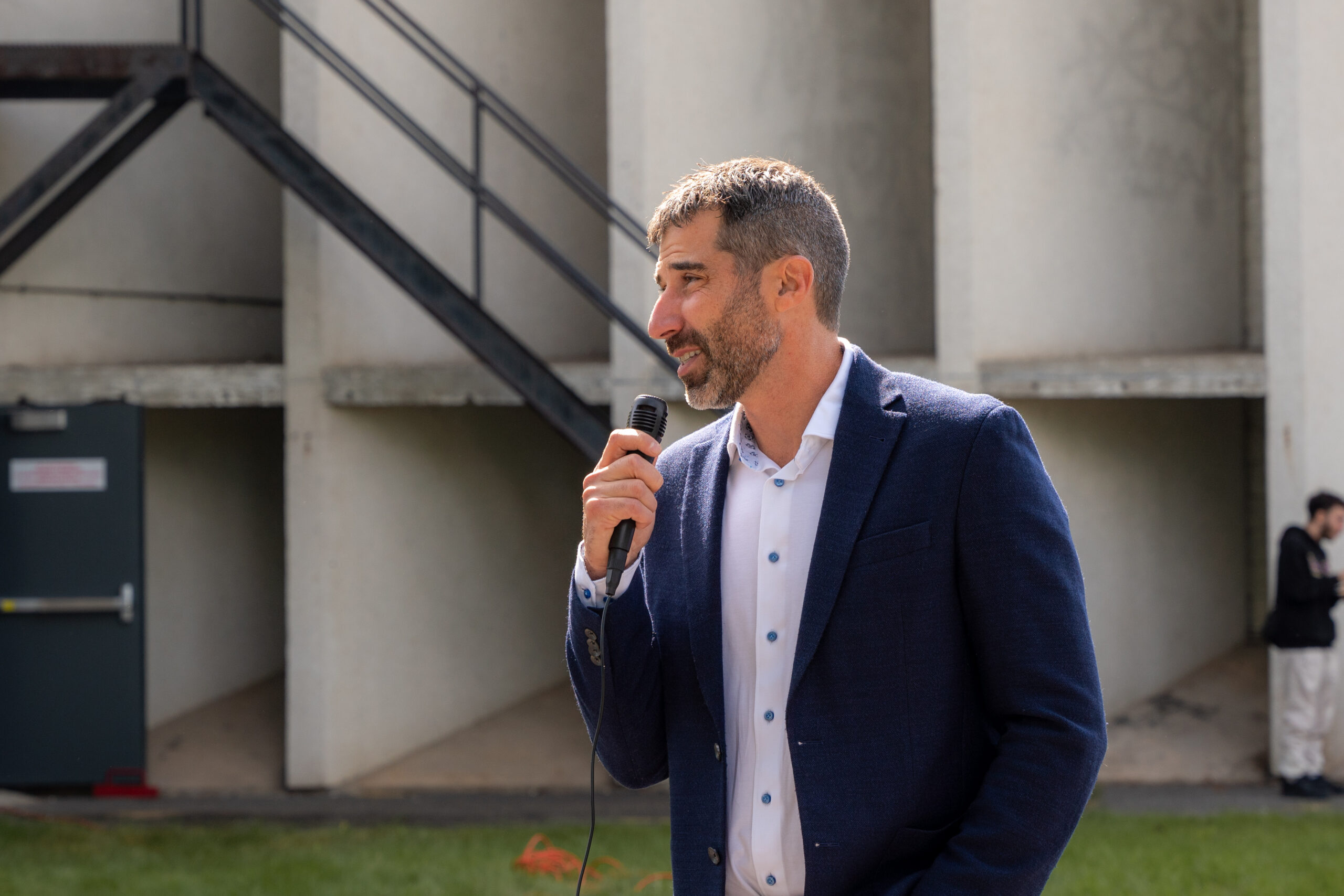 Maxime Lesiège s’adressant aux élèves et aux membres du personnel des CFPEAST